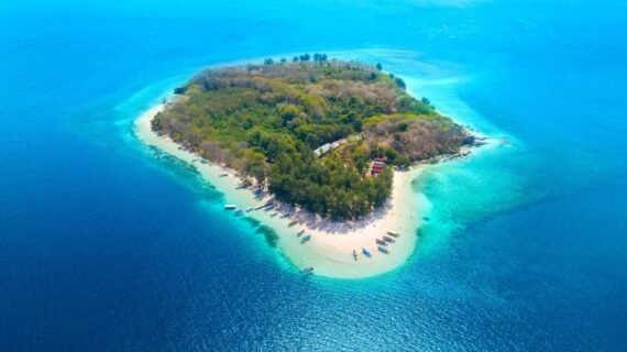 Gili Sudak Snorkeling